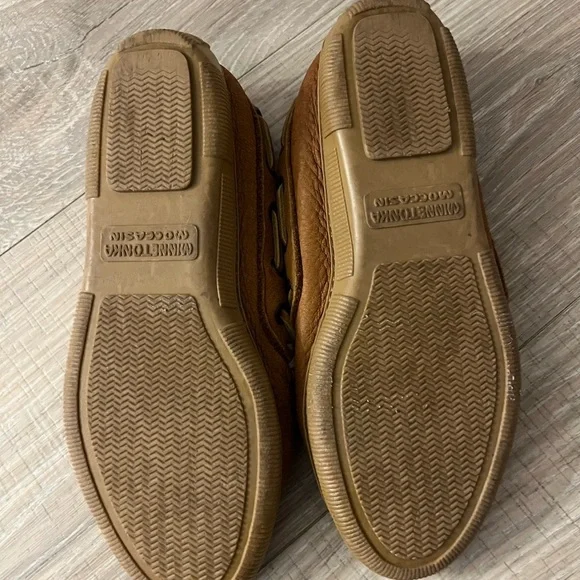 Minnetonka Moccasins Size 5 - Picture 6 of 7